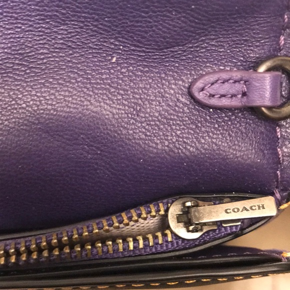 SOLD! Beautiful Coach tea rose appliqué wristlet. - Picture 6 of 8